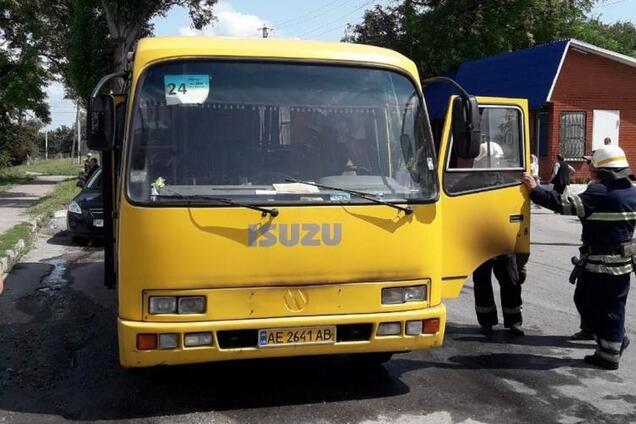 В Каменском загорелась маршрутка с людьми. Фото