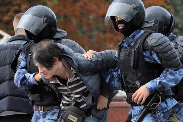 'Дітей і старих кийками?' Зірка серіалу 'Глухарь' жорстко звернувся до ОМОНу