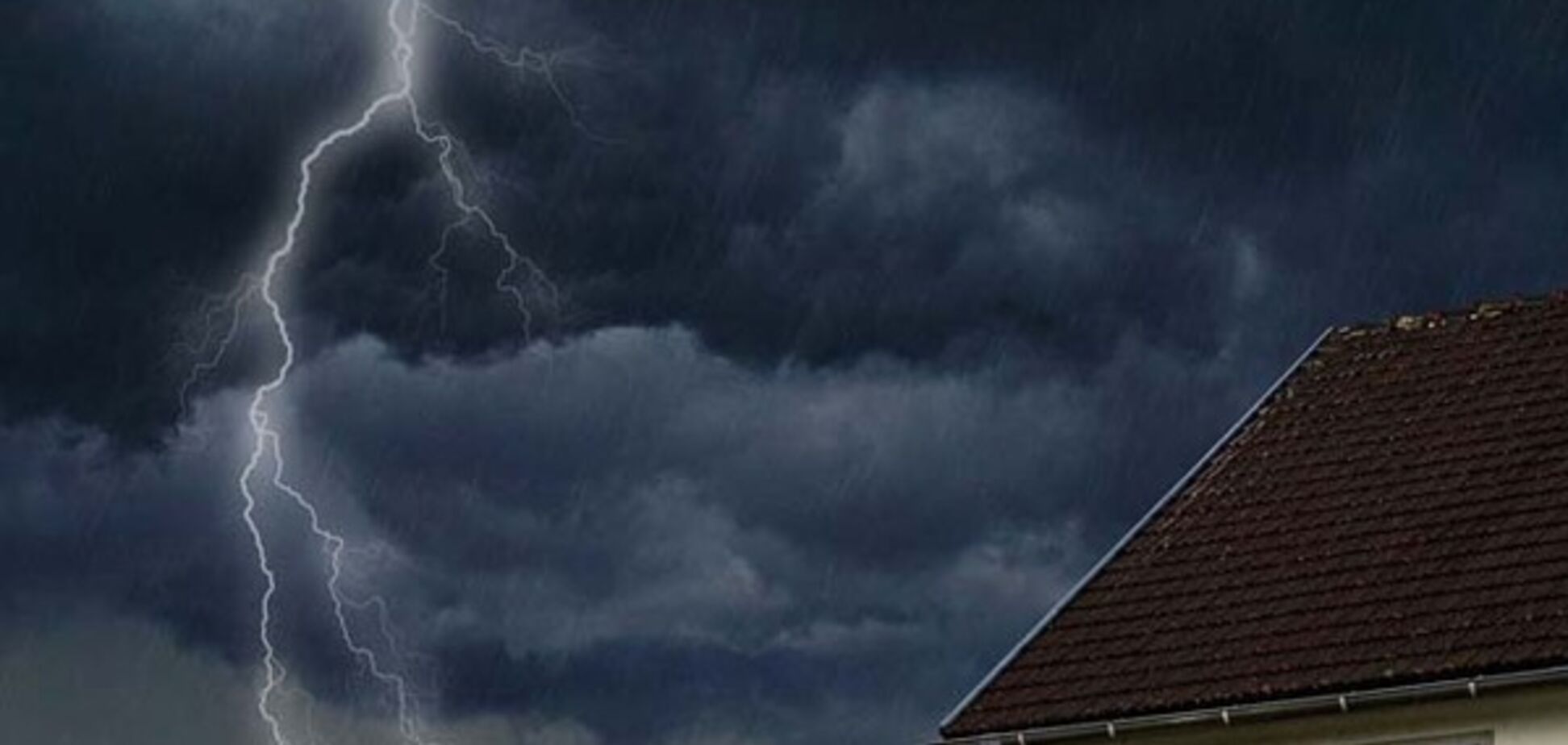 Шквалы, дожди и грозы: синоптики пообещали части Украины бурю
