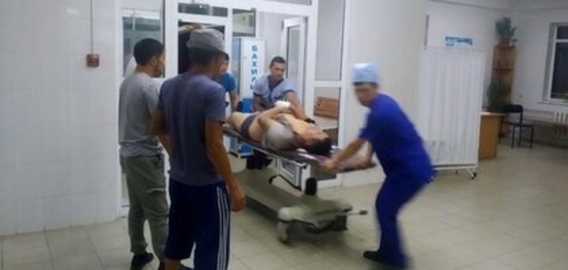 Камнем пробили голову: в Киргизии после штурма милицейский начальник впал в кому