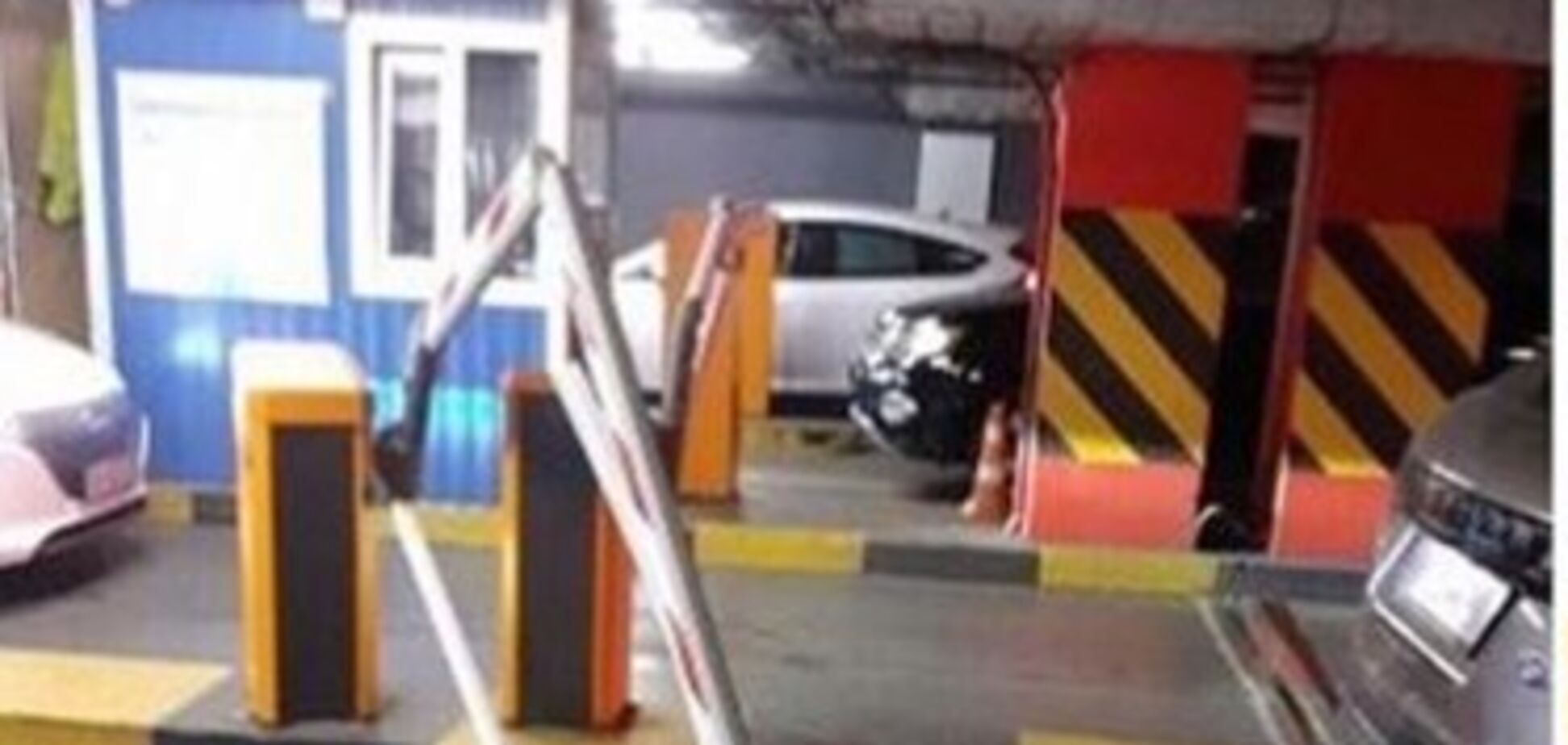 'Перепутала педальки': в Киеве на парковке ТРЦ произошло курьезное ДТП