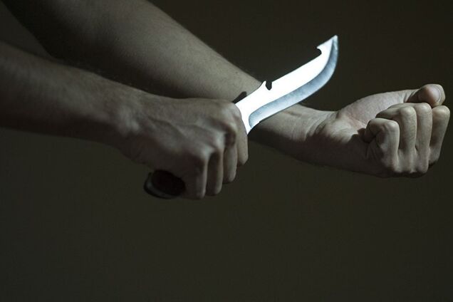 Порізав вени кухонним ножем: під Дніпром чоловік намагався звести рахунки з життям