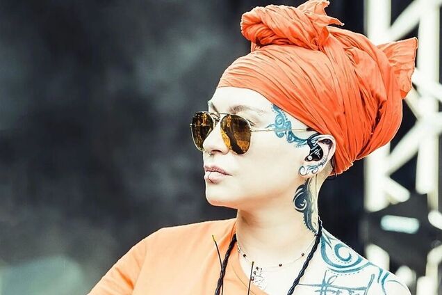 'Трезвой не выступала!' В России разгорелся скандал вокруг популярной певицы