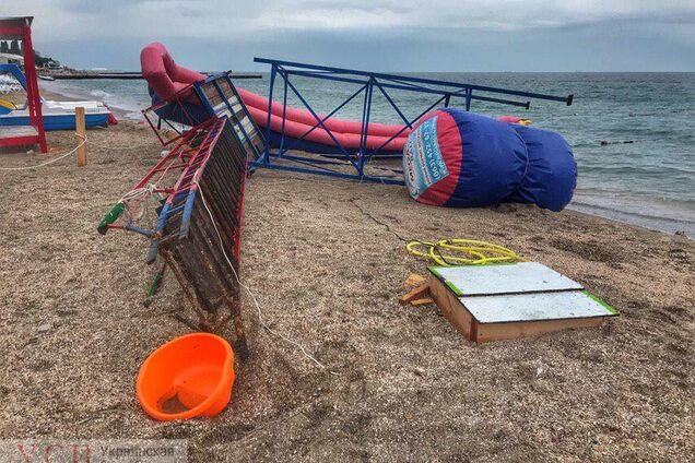 В Одесі на пляжі атракціон придавив дитину: фото і відео моторошної НП