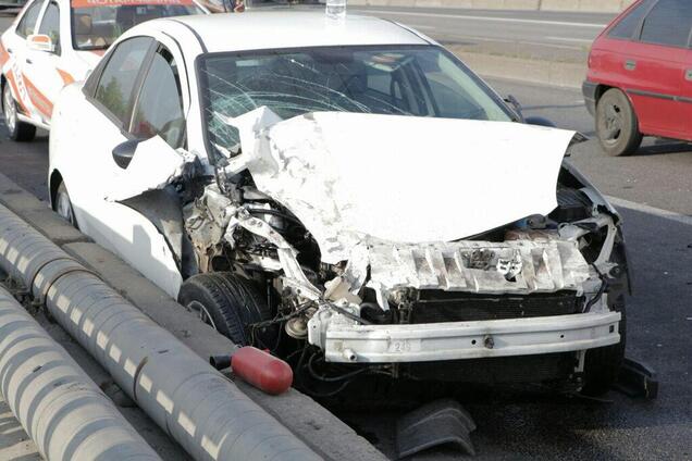 В Днепре столкнулись маршрутка и такси: фото с места ДТП