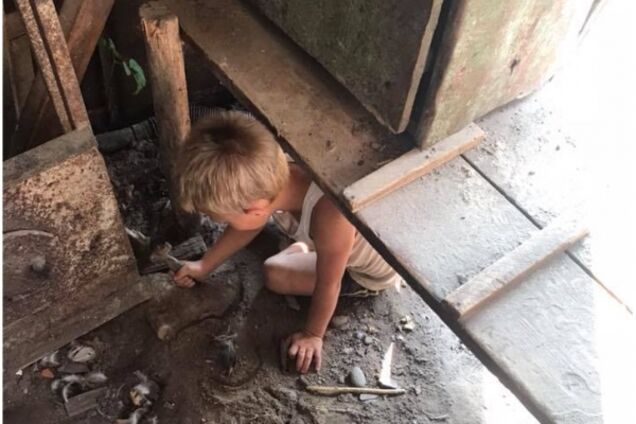 На Прикарпатье нашли ребенка-маугли