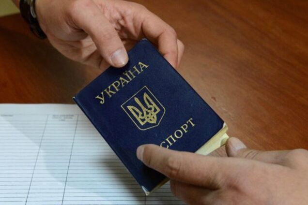 В Украине массово предлагают документы за деньги