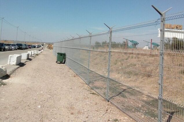 Росія по-новому відгородила вкрадений Крим від України: з'явилися фото