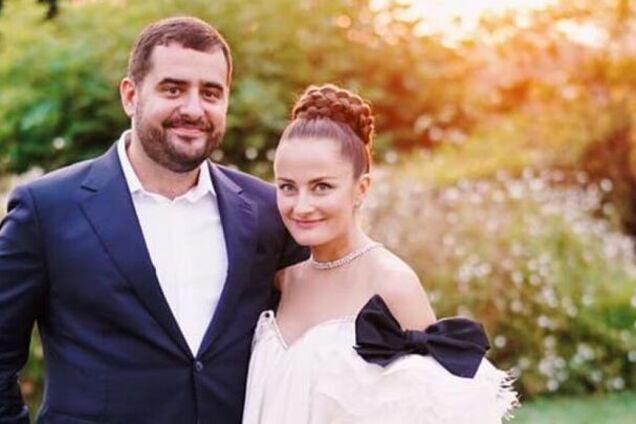 Фукс і 'слуги народу': з'ясувалося, хто був на весіллі 'смотрящего' за Мін'юстом у Сен-Тропе