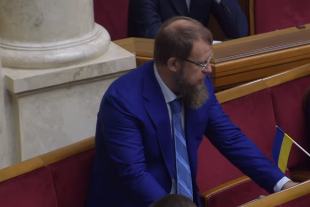 В новой Раде засекли первое кнопкодавство: видео