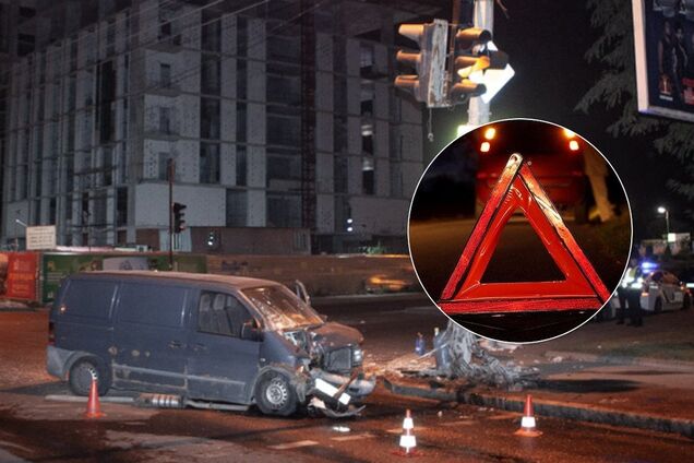 В Днепре водитель автобуса заснул за рулем и "впечатался" в столб