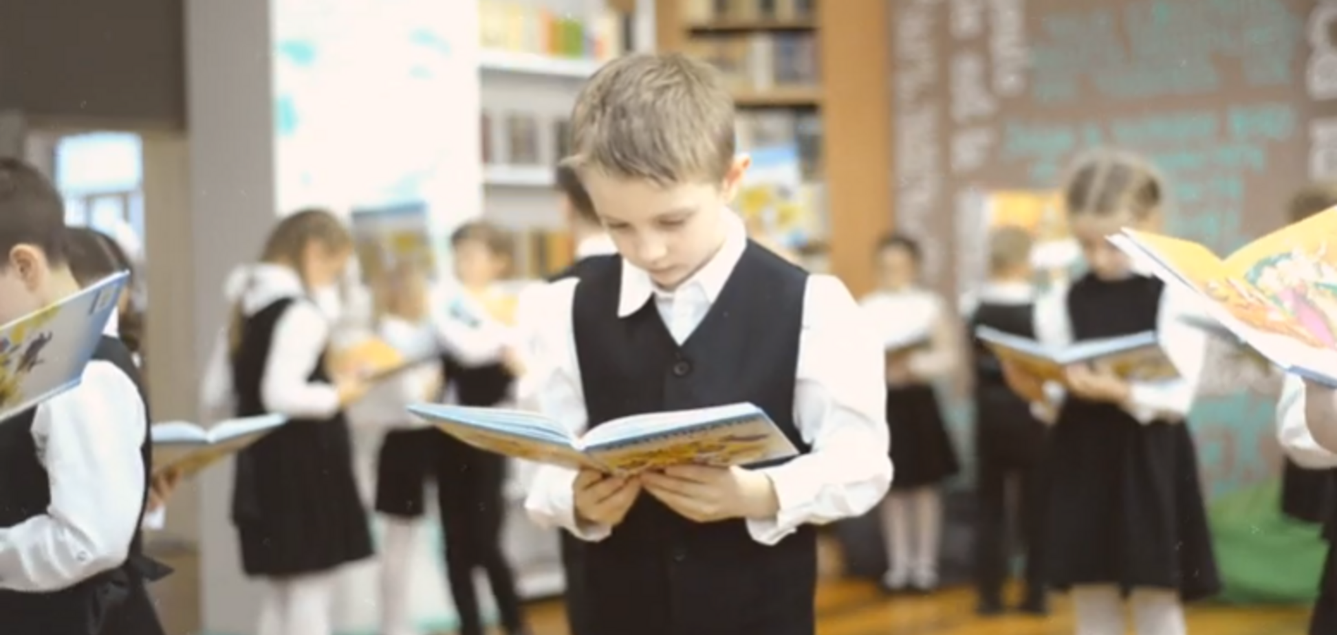 Танцы с книгами: киевские школьники призывают присоединиться к креативному флешмобу