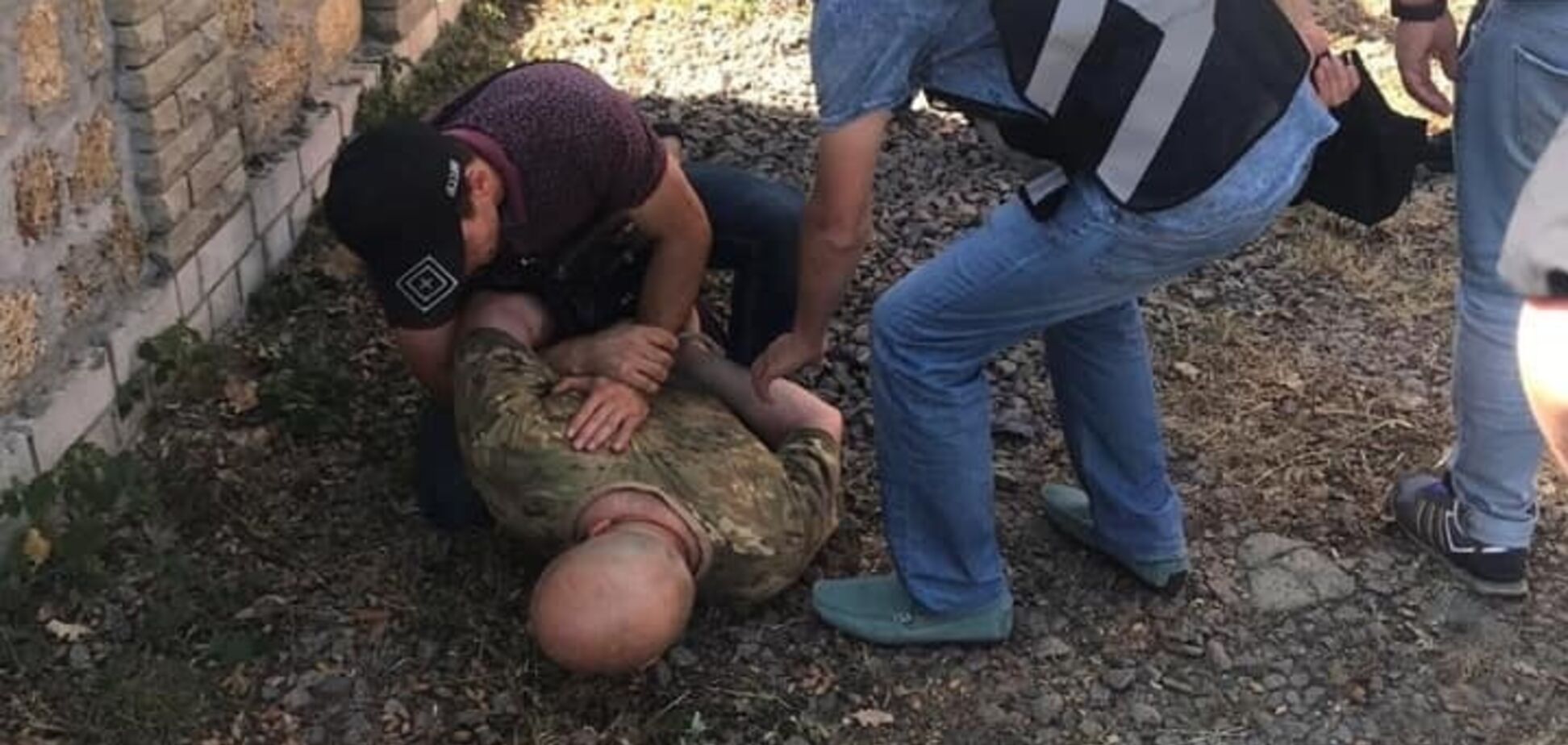 Під Києвом чоловік закидав поліцейських гранатами