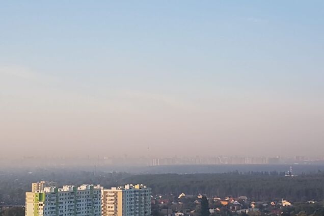 В Киеве район затянуло опасным смогом