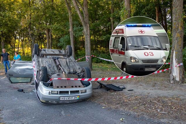 В Днепре грузовик снес с дороги легковушку: есть пострадавшие