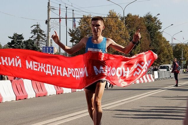 Российский чемпион в фекалиях выиграл международный марафон
