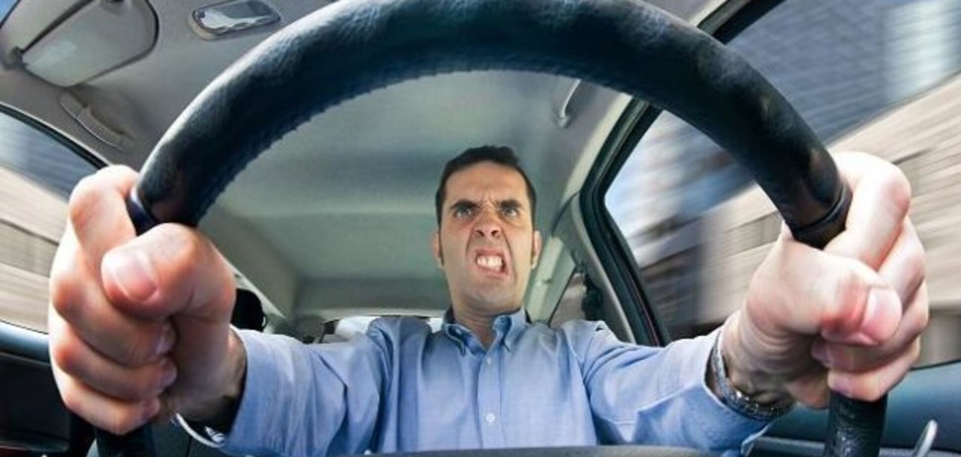 Под Днепром маршрутчик вышвырнул женщину из салона. Видео