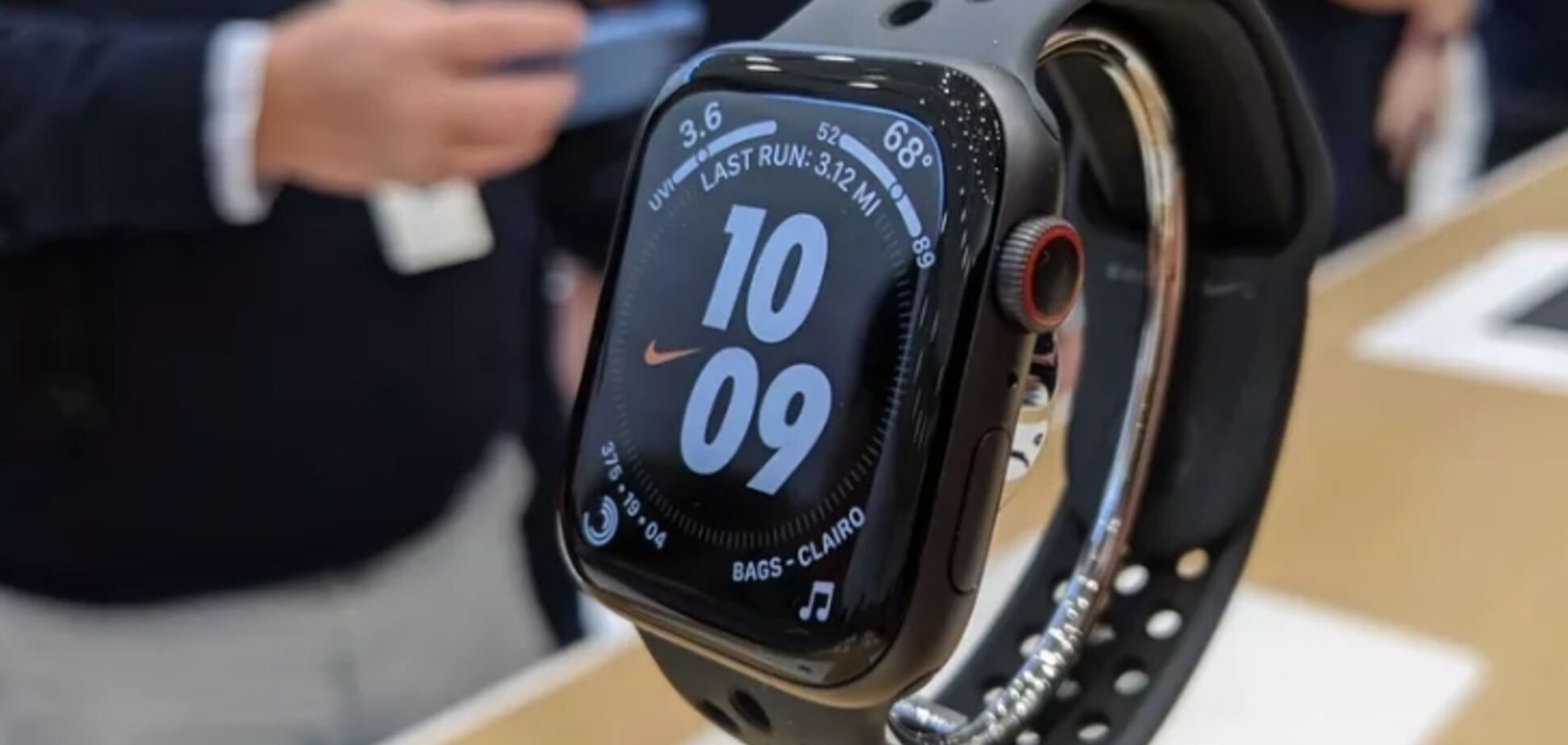 Компанія Apple представила годинник Apple Watch 5: характеристики і фото