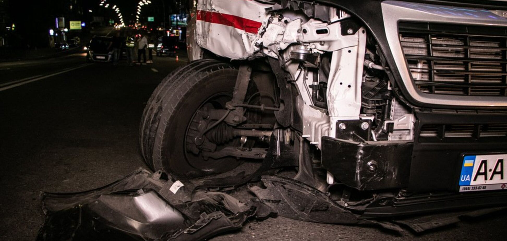 У Києві 'швидка' з дитиною потрапила у жахливу ДТП