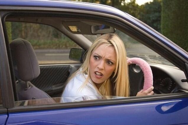 Женщина за рулем