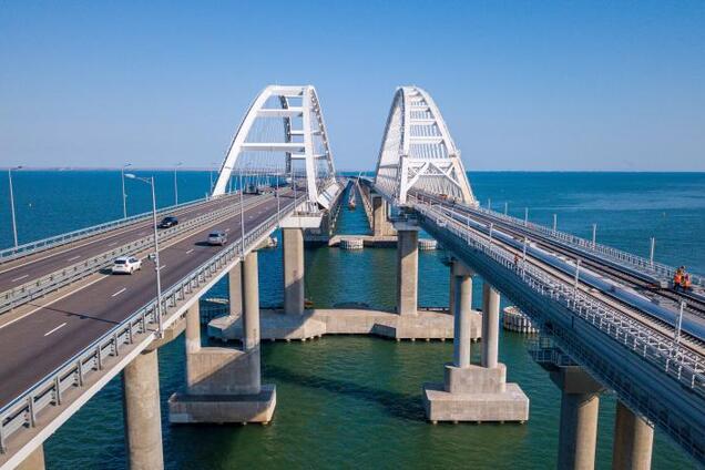 На Кримському мосту споруджують залізничну гілку
