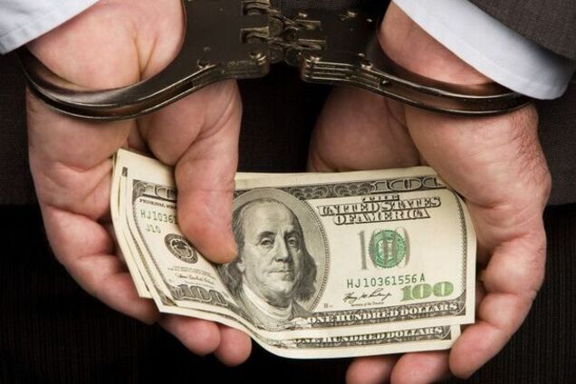 В Кривом Роге полицейского поймали на взятке: подробности