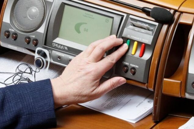 'Віддам зарплату!' 'Слуги народу' оригінально покаялися за кнопкодавство