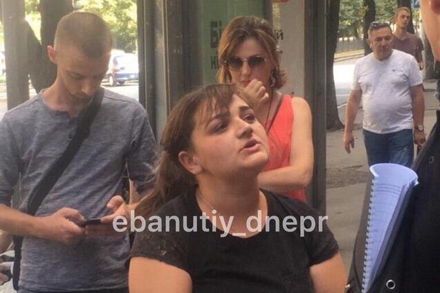 Попалась на горячем: в Днепре задержали карманницу в маршрутке. Видео