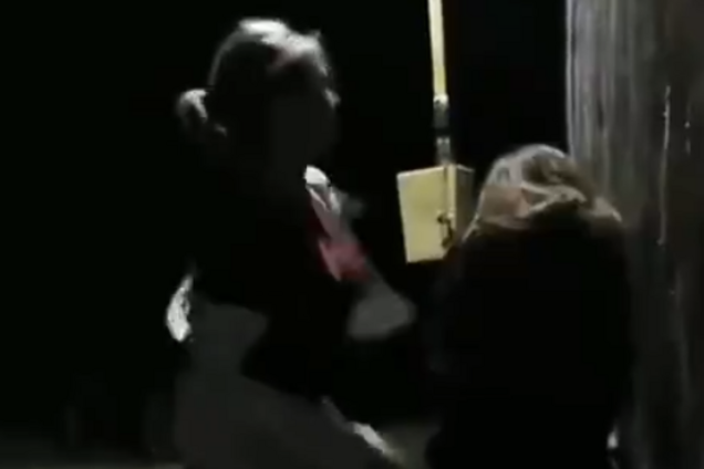 Під Харковом натовп підлітків жорстоко побив дівчину