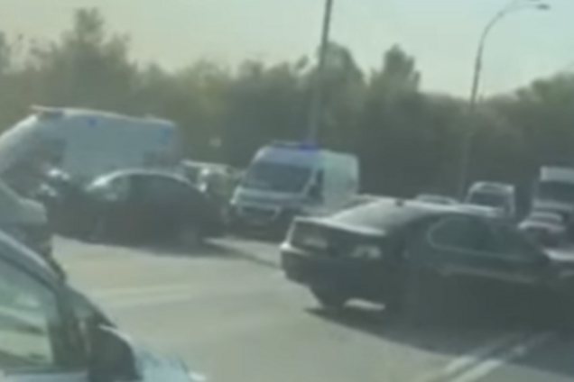 У Києві зіткнулися три авто: відео з місця жахливої ДТП