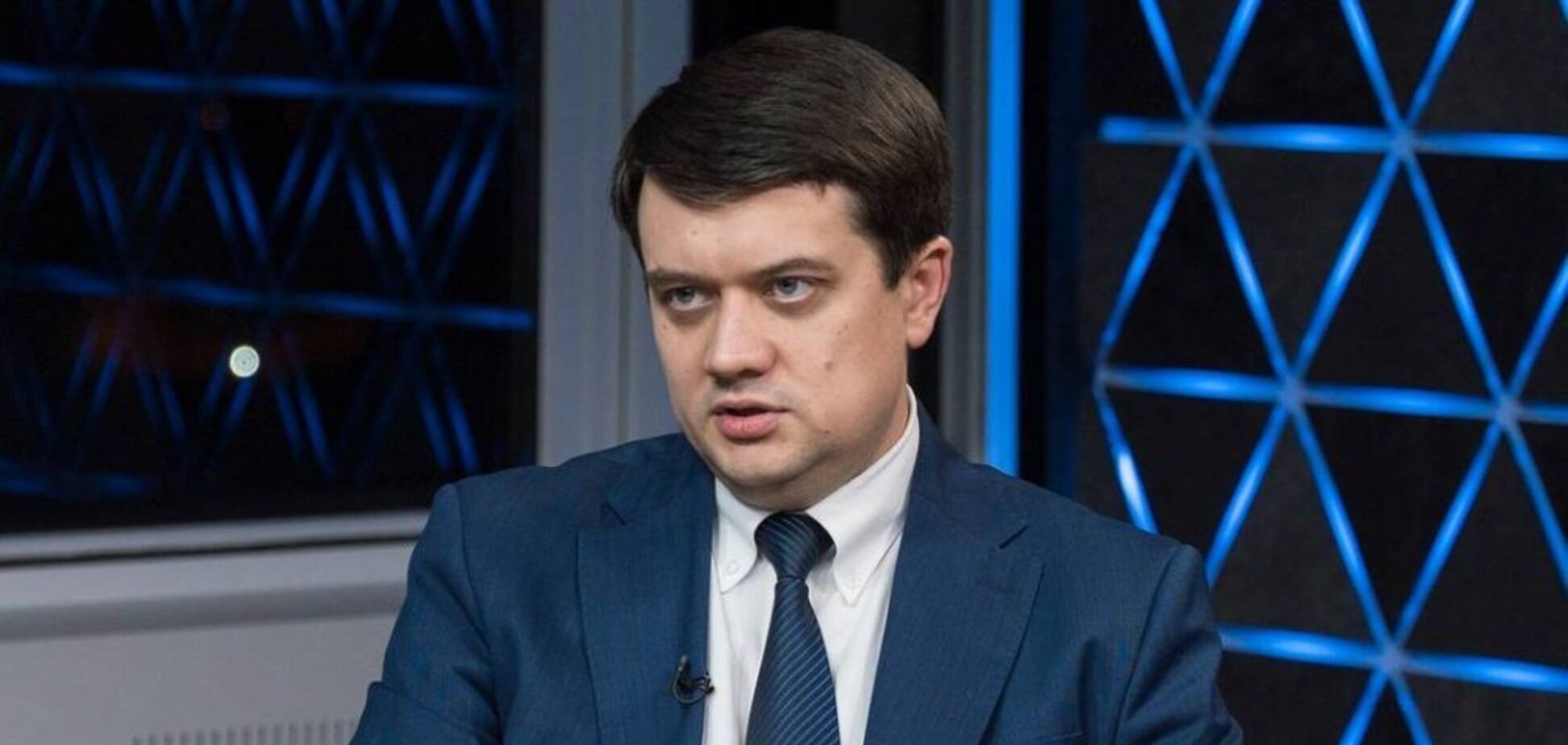 Разумков, Стефанчук і Арахамія пообіцяли скласти мандати: спливли деталі