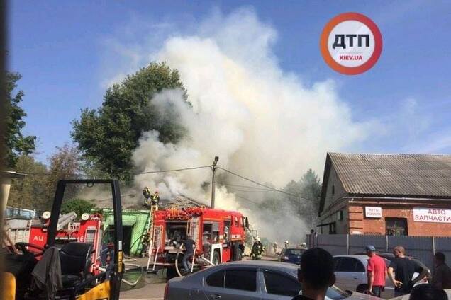 В Киеве вспыхнул масштабный пожар