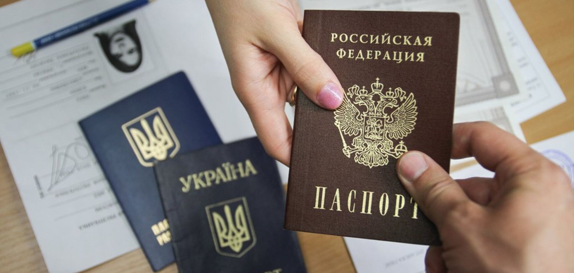 Щоб не дожили? Жителів Донбасу кинули з паспортами Росії