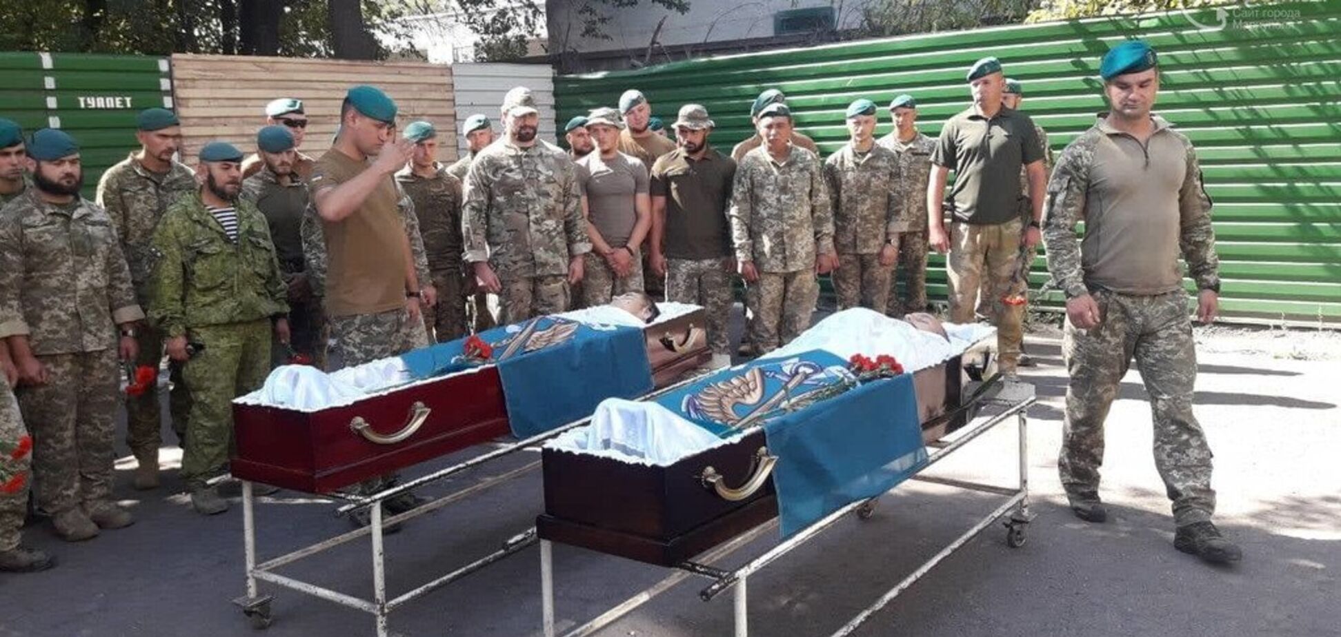 Прощання із загиблими морськими піхотинцями у Маріуполі