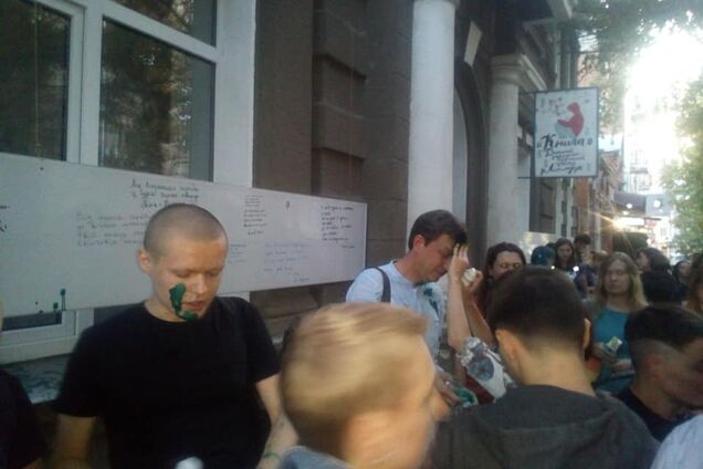 'Путину помогают колоть Украину!' В Харькове экс-нардепа облили зеленкой