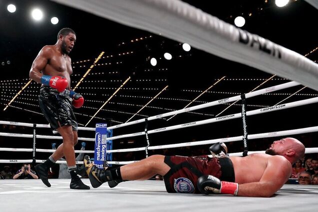 Непереможний росіянин без шансів програв чемпіонський пояс - відео нокдауну