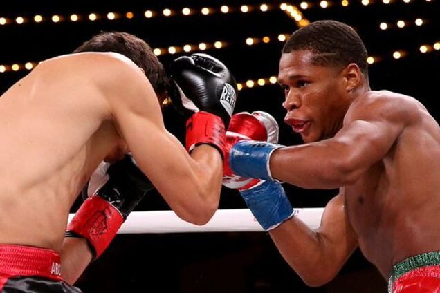 Американец нокаутировал непобедимого россиянина и стал претендентом на титул Ломаченко
