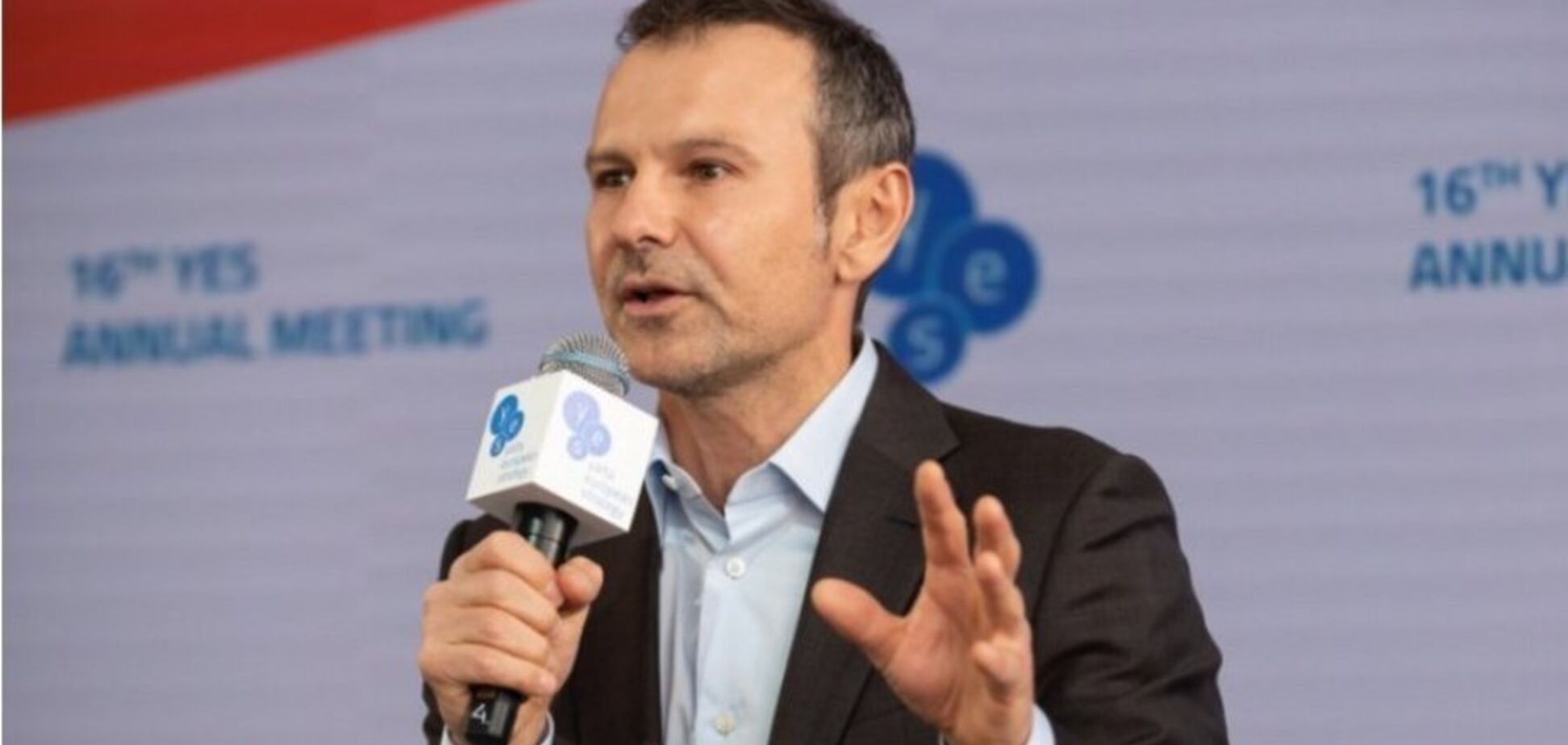 Вакарчук раскритиковал роспуск ЦИК: политический интерес преобладает