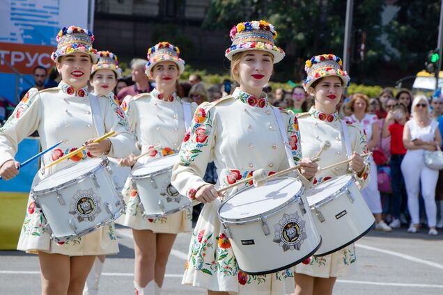 Як Дніпро відзначає День міста: яскраві фото свята