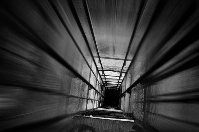 На Дніпропетровщині впав ліфт з людиною всередині: опубліковано відео