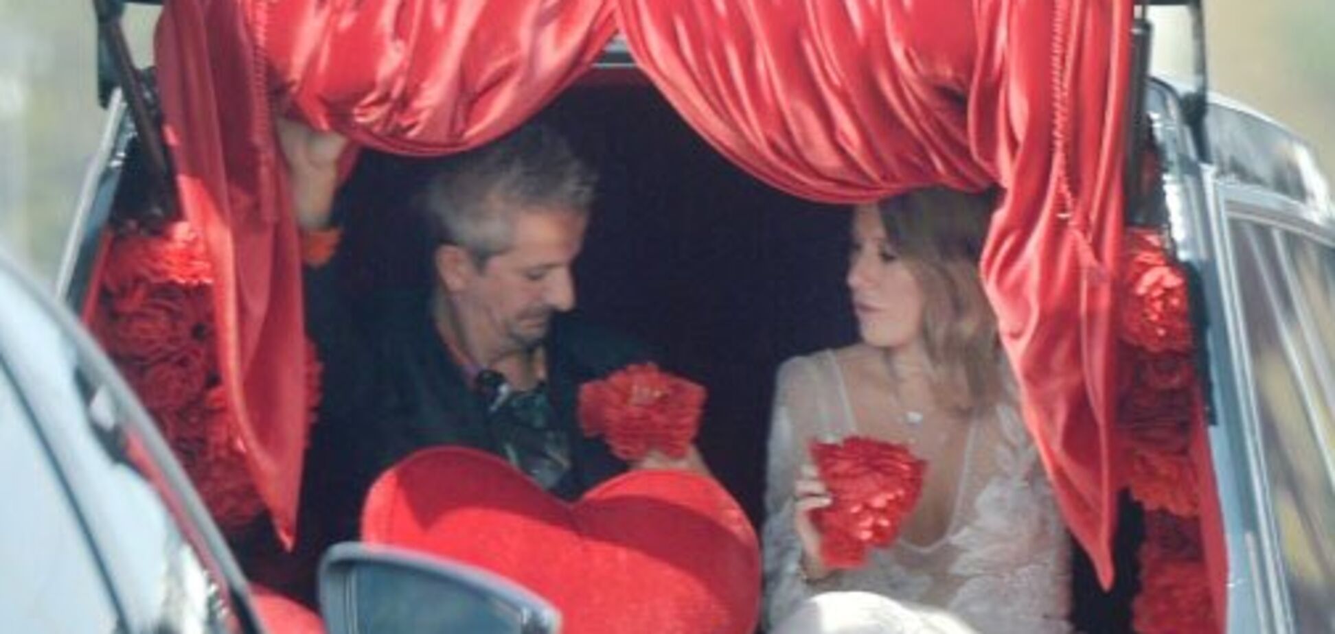 'Влуч олівцем у пляшку!' Собчак пояснила витівки Богомолова на весіллі-'похороні'