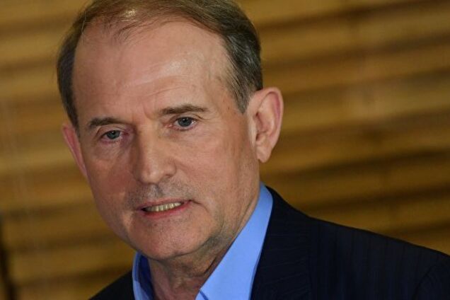 'Кат' і 'ад': вболівальники 'Динамо' вивісили кривавий банер із Медведчуком