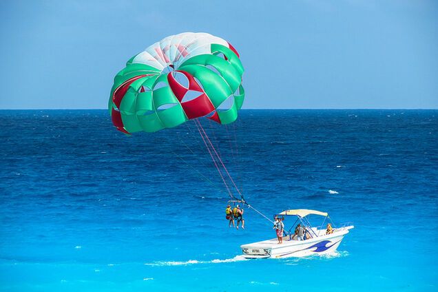 В Турции разбился из-за парашюта турист из России