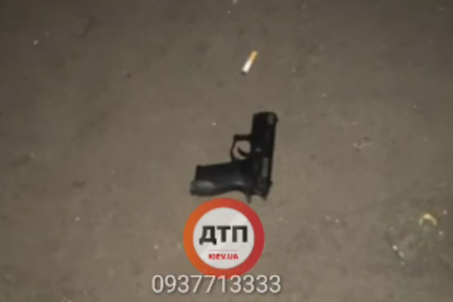 В Киеве открыли стрельбу посреди улицы