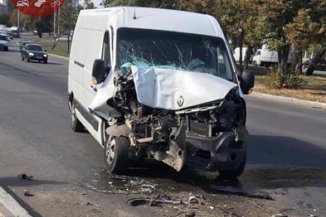 В Киеве произошло жесткое ДТП с маршруткой: опубликованы фото