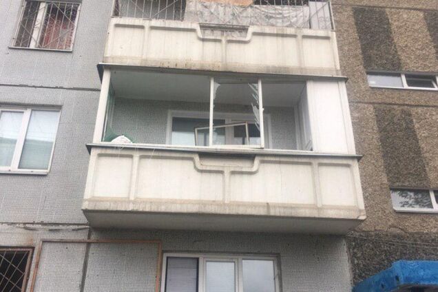 Разбитые авто и окна: россиянин устроил взрыв в многоэтажке