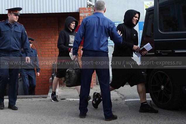 'Б***ь! С**а!' Під час звільнення Кокоріна та Мамаєва трапився страшний інцидент: відеофакт