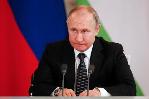 "Буратино на веревочках": Путин опять попался на странной позе