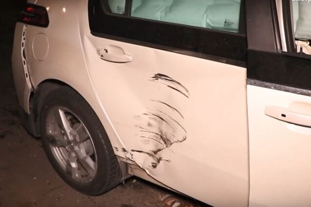 Вылетел на тротуар: в Киеве сотрудник СТО угнал и разбил авто клиента