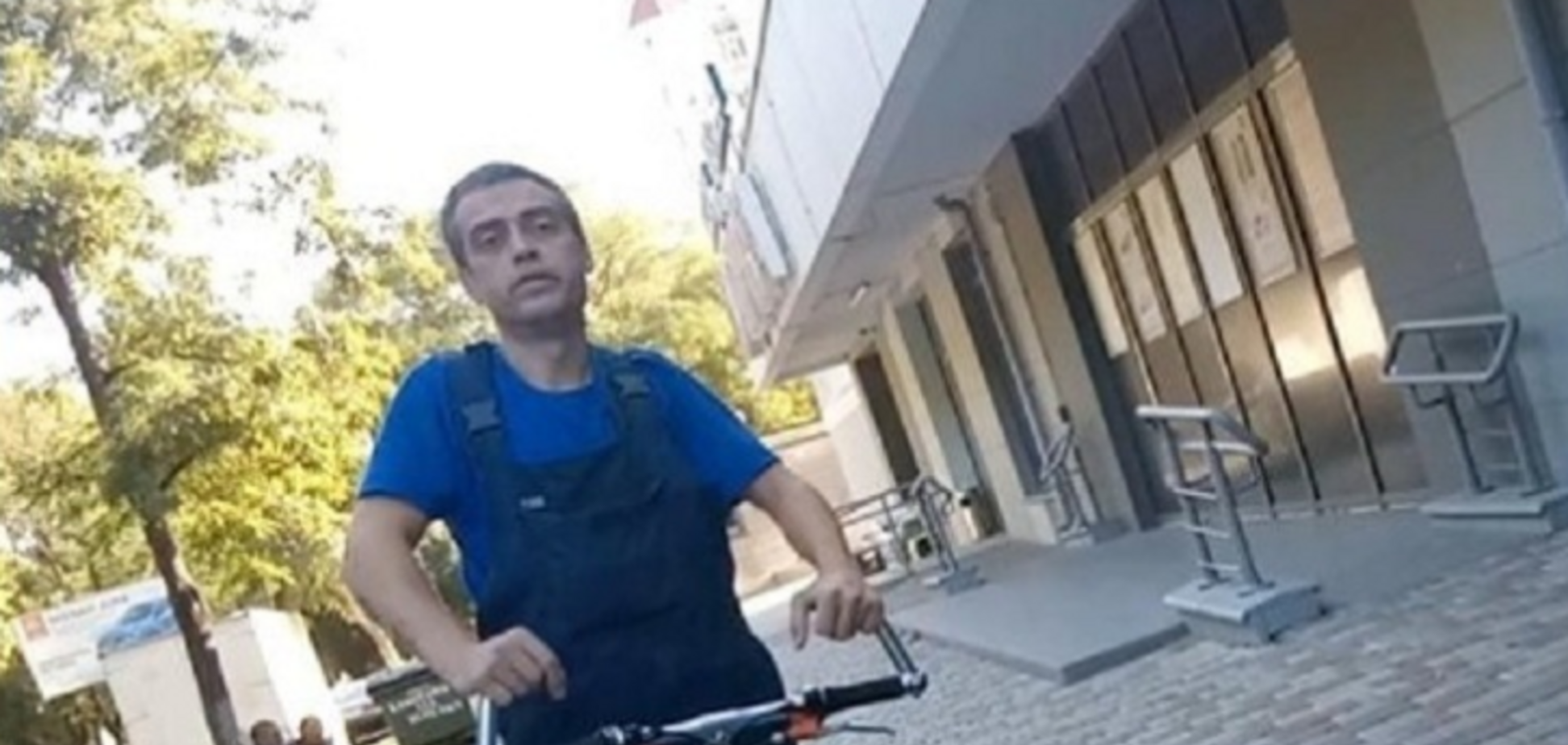В Одесі велосипедист зніс на ходу дитину-інваліда